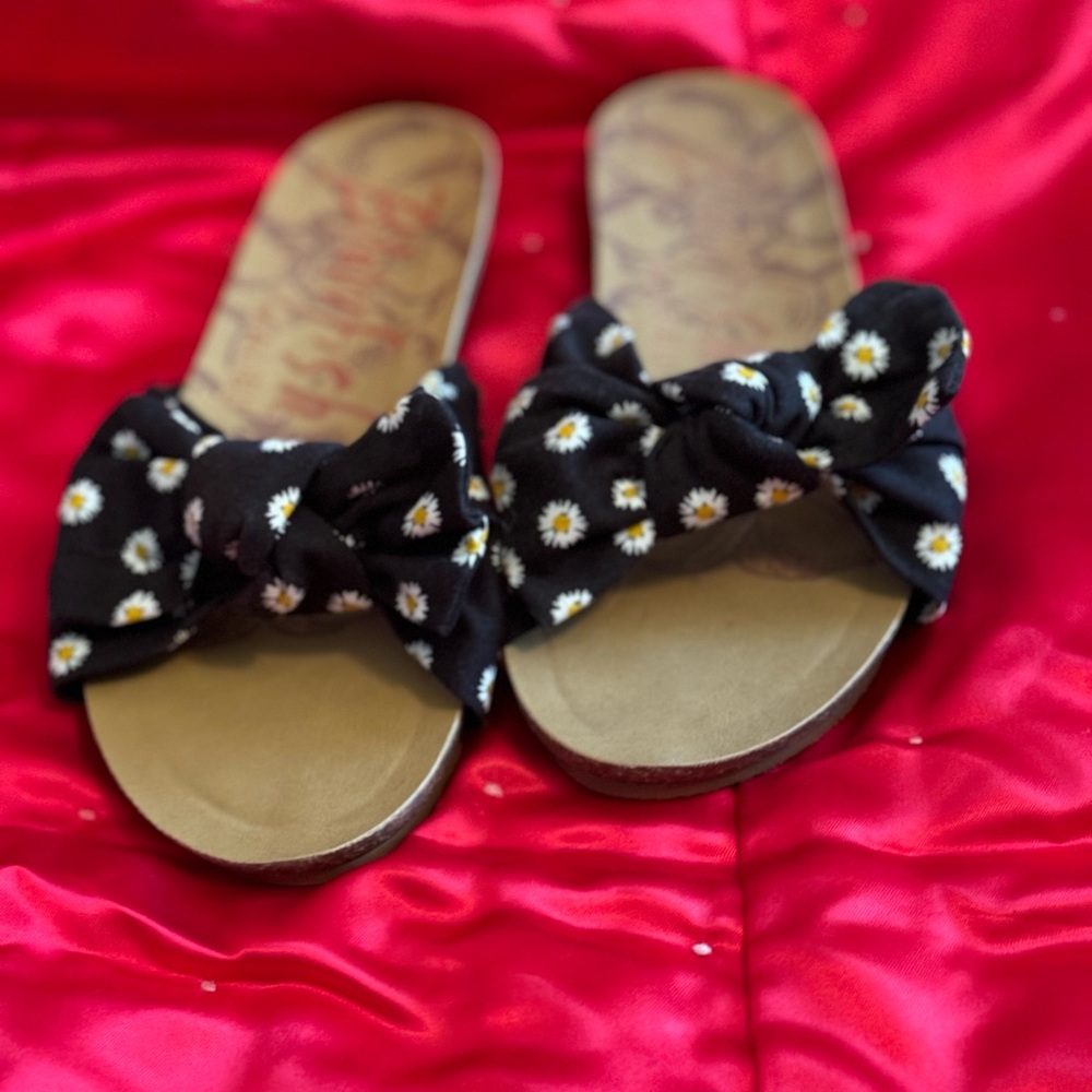 Blowfish daisy sandal.